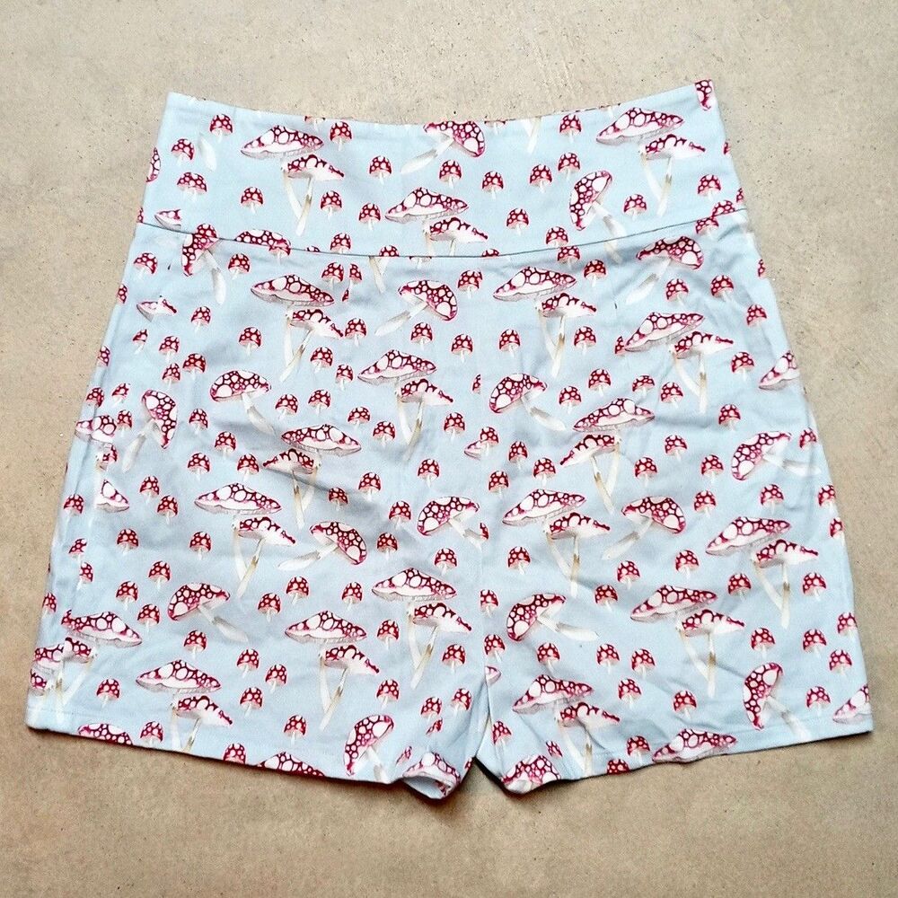 *READ* Carolina Herrera Mushroom Archive Print Made in Italy Shorts Size 6